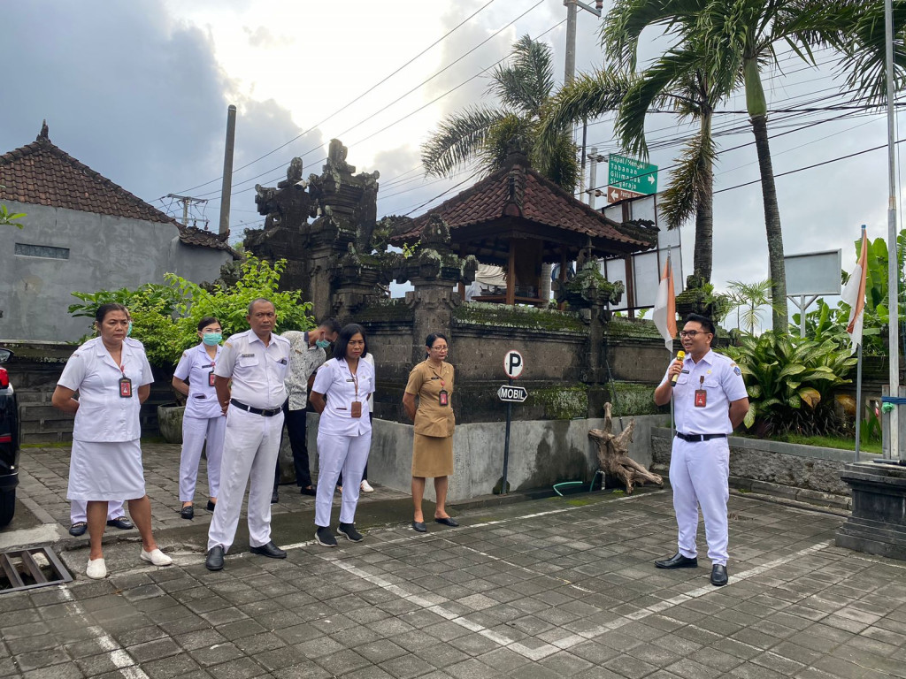 PELAKSANAAN KEGIATAN APEL PAGI DI UPTD PUSKESMAS MENGWI II SENIN 29 APRIL 2024